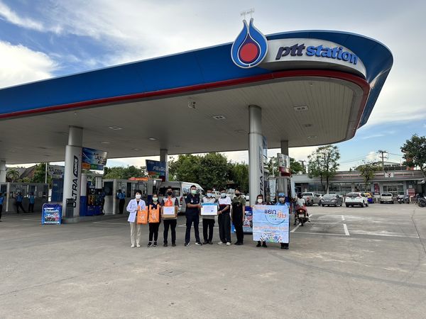 โครงการ "แยกแลกยิ้ม" ร้านขายยาฟาสซิโน สาขาแม่สอด ร่วมกับกลุ่ม PTT Station จัดหายา และเวชภัณฑ์ เพื่อนำไปบริจาคให้โรงพยาบาลอุ้มผาง