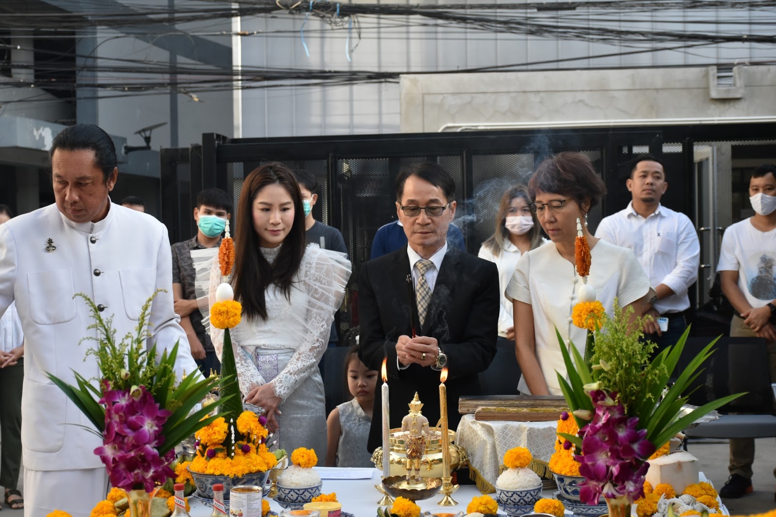 ฟาสซิโน จัดพิธีตั้งศาลพระภูมิ ณ ตึก FASHOF เสริมสิริมงคลให้บริษัท